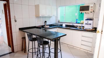 Fridge, oven, stovetop, blender