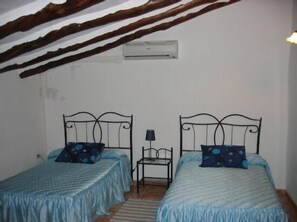 4 bedrooms, iron/ironing board, bed sheets - House Mojete for 8 people (Hellín)