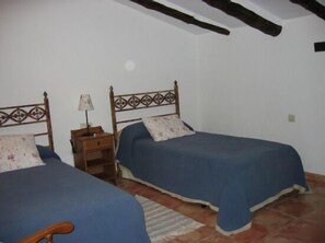 4 chambres, fer et planche Ă repasser, draps fournis