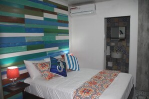 Minibar, brankas, Wi-Fi gratis, dan dapat diakses tamu berkursi roda