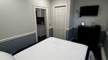 1 bedroom, memory foam beds, iron/ironing board, free WiFi