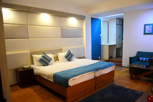 Executive Room | Iron/ironing board, free WiFi, bed sheets