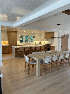 Dining - 100 Steps to Main Street. 5 bedrooms and 6.5 baths. New and Completely renovated (Nantucket)