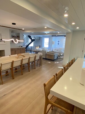 Dining - 100 Steps to Main Street. 5 bedrooms and 6.5 baths. New and Completely renovated (Nantucket)