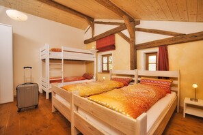 4 chambres, fer et planche à repasser, lit parapluie, Wi-Fi gratuit