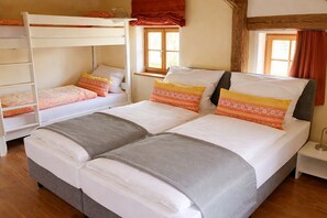 4 bedrooms, iron/ironing board, free WiFi, bed sheets