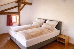 4 bedrooms, iron/ironing board, free WiFi, bed sheets