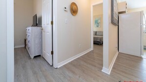 Room - Great Beach Location ~ Pet Friendly ~ Steps to the Beach! (Saint Augustine)