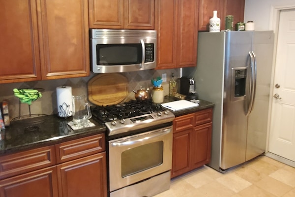 Refrigerador, microondas, horno, placa de cocina