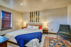 3 slaapkamers, een strijkplank/strijkijzer, gratis wifi, beddengoed