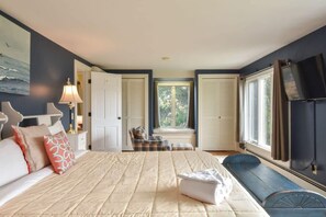 6 bedrooms, desk, iron/ironing board, WiFi