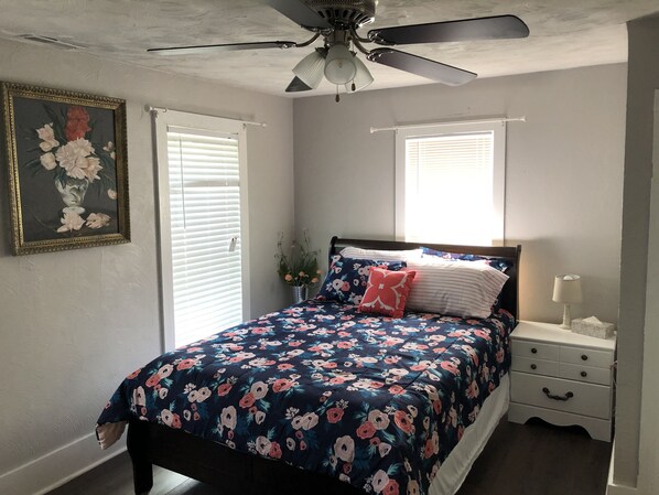 3 chambres, fer et planche à repasser, accès au Wi-Fi (inclus)