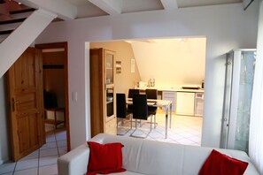 舒適複式房屋 (3B incl. Cleaning Fee 35 EUR) | 起居區 | 32-吋LED 液晶電視、有線頻道、電視