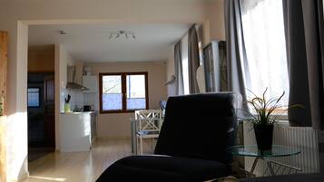 Apartment (B2 incl. Cleaning Fee 35 EUR) | Private kitchen | Mini-fridge, microwave, stovetop, dishwasher