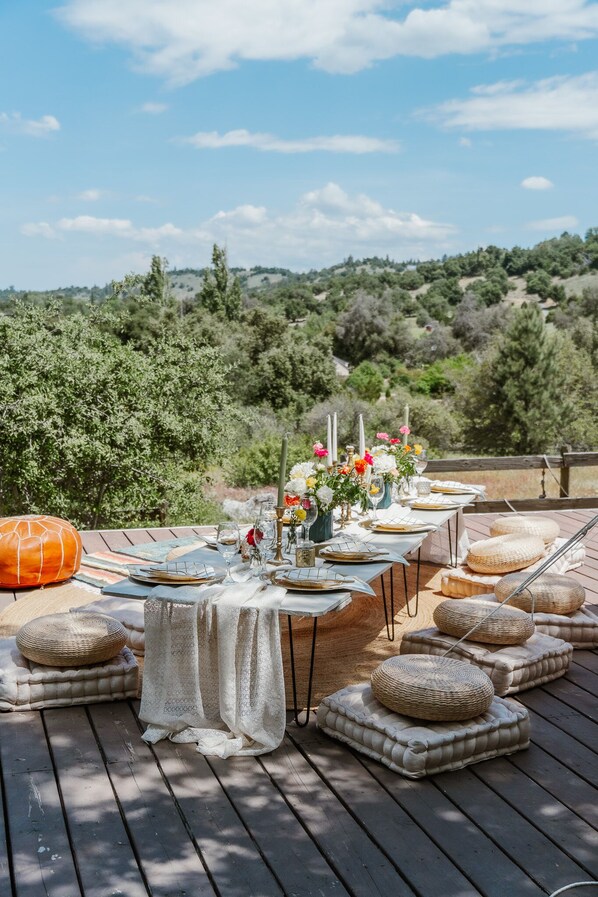 Outdoor dining - Private Retreat in Beautiful Julian CA (Julian)