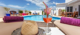 Villa Sagres is a country villa, 3km from the Golf courses and 13km from the beaches
