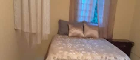 5 عدّة غرف نوم وواي فاي وملاءات أسرّة