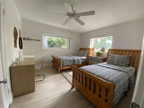 3 bedrooms, desk, iron/ironing board, free WiFi