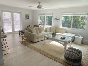 智能電視、電子遊戲、DVD 播放機、書籍