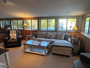 Smart TV, DVD player, table tennis, books