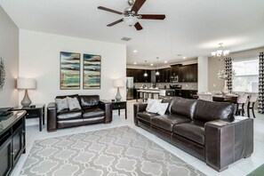 Tv, dvd-afspiller, bordfodbold