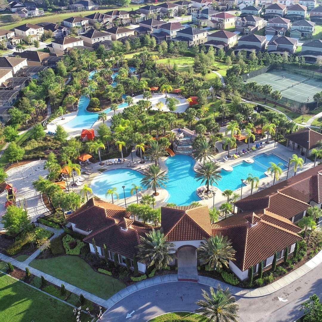 Lämmitetty uima-allas