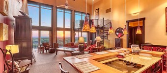 Castle of Westeros - luxury oceanfront house, pet-friendly, EV level 2 charger