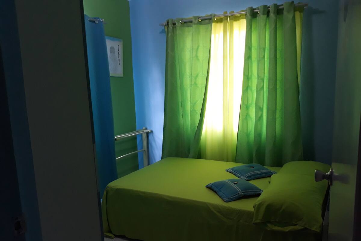 Quarto família | Ferros/tábuas de passar roupa, roupa de cama