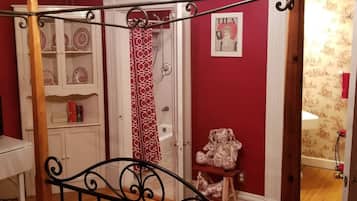 Douche, sèche-cheveux, serviettes fournies