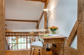 Interior - Ferienwohnung "Scheunentor", 63 qm Obergeschoss, 2 separate Schlafzimmer (Höslwang)