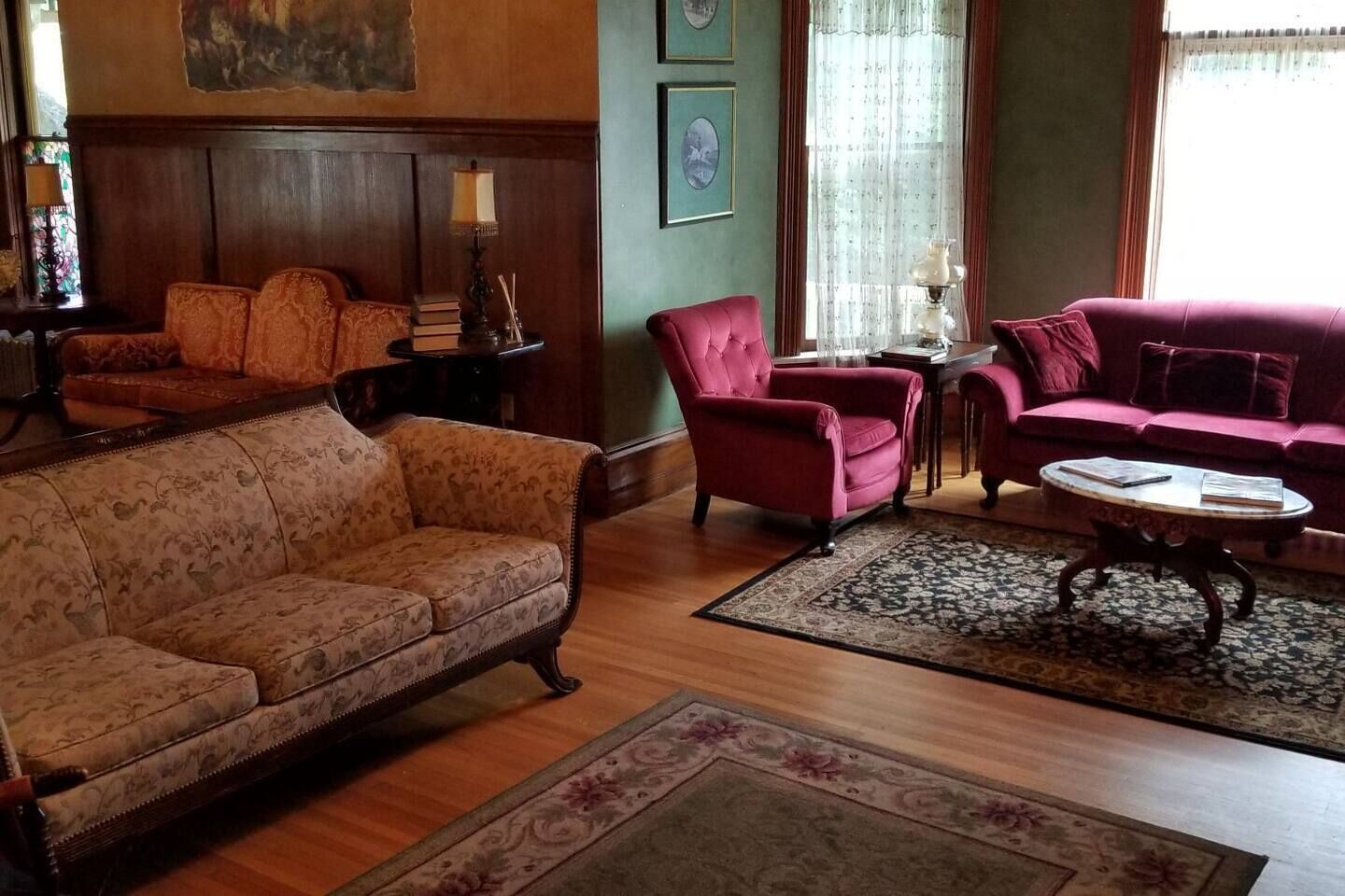 TV connectée, cheminée, jeux vidéo, lecteur de DVD