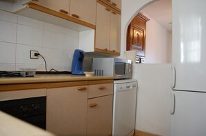 冰箱、微波炉、烤箱、洗碗机