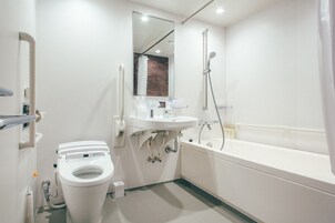 Deluxe Twin Room, Non Smoking | Bathroom | Combined shower/tub, free toiletries, hair dryer, slippers