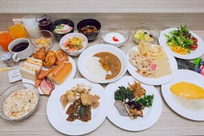 Daily buffet breakfast (JPY 700 per person) - Kuretake Inn Premium Ogakiekimae (Ogaki)