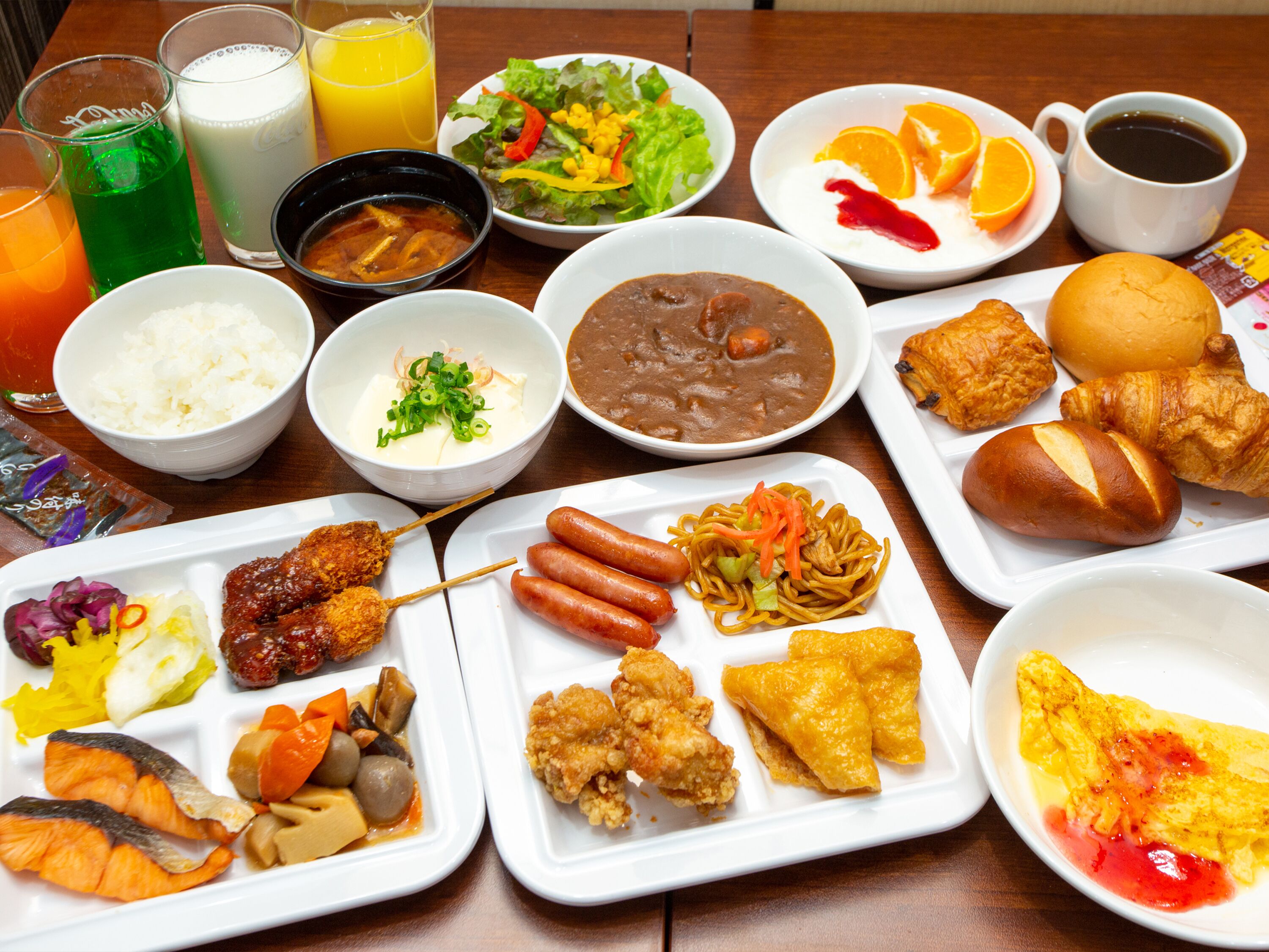 daily buffet breakfast (jpy 700 per person)