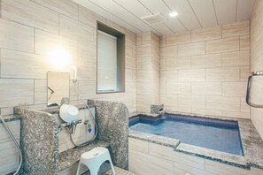 Indoor spa tub - Kuretake Inn Premium Ogakiekimae (Ogaki)