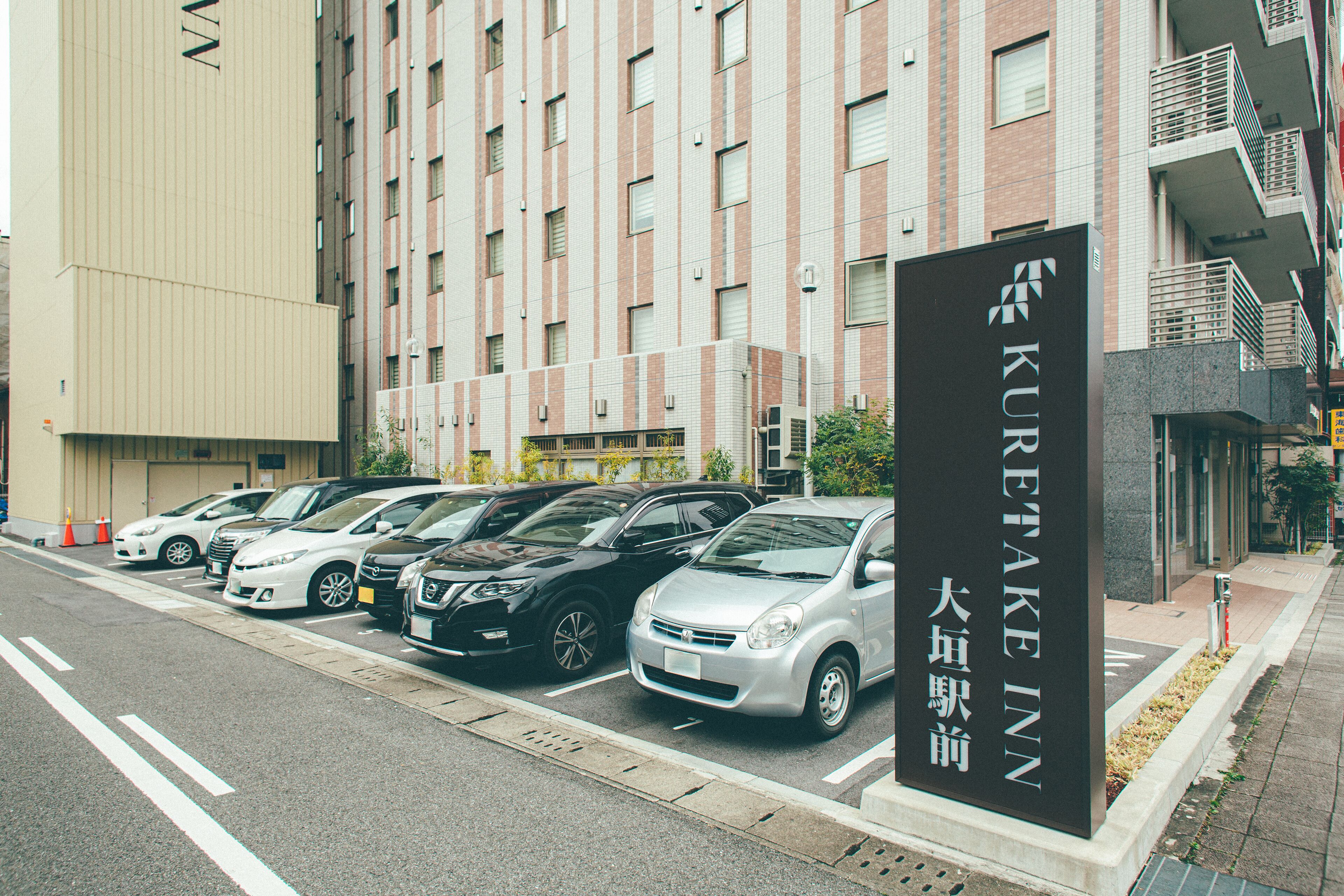 self-parking (surcharge) 900 per day