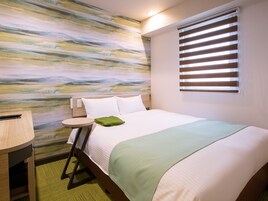 Tabla de planchar con plancha, wifi gratis y ropa de cama 