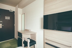 Economy Twin Room, Non Smoking | Iron/ironing board, free WiFi, bed sheets - Kuretake Inn Premium Ogakiekimae (Ogaki)