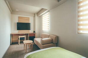 Tabla de planchar con plancha, wifi gratis y ropa de cama 