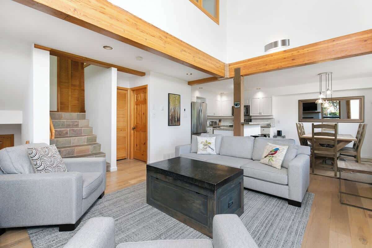 TV, fireplace, offices