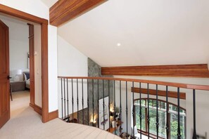 Interior - Alpine townhouse w/ hot tub & ski access (Whistler)