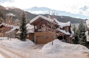 Exterior - Mountain townhouse w/ hot tub & bike storage (Whistler)