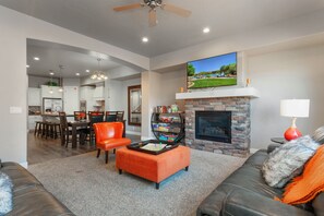 Smart TV, chimenea, videojuegos y reproductor de DVD
