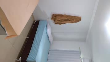4 bedrooms, desk, WiFi, bed sheets