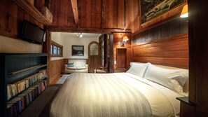 4 bedrooms, desk, iron/ironing board, free WiFi