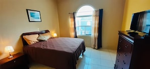Standard Apartment, 1 Queen Bed, Non Smoking, Mountain View | Minibar, individually decorated, individually furnished - Spring Palm Estate (Tower Isle)