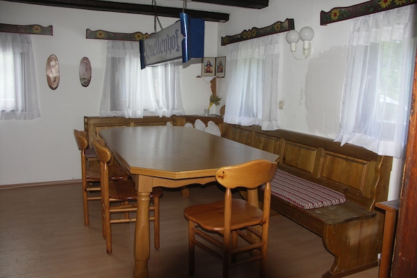 Große Eckbank in der Bauernstube