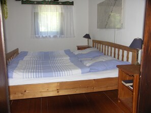 3 bedrooms, free WiFi, bed sheets - Group accommodation in the Bavarian Forest for up to 10 people in a secluded location (Kollnburg)