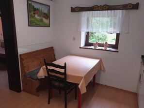 Dining - Group accommodation in the Bavarian Forest for up to 10 people in a secluded location (Kollnburg)